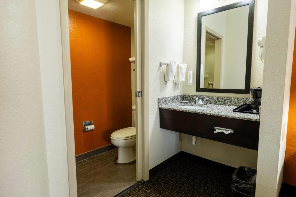 Double Room with Two Double Beds - Non-Smoking interior